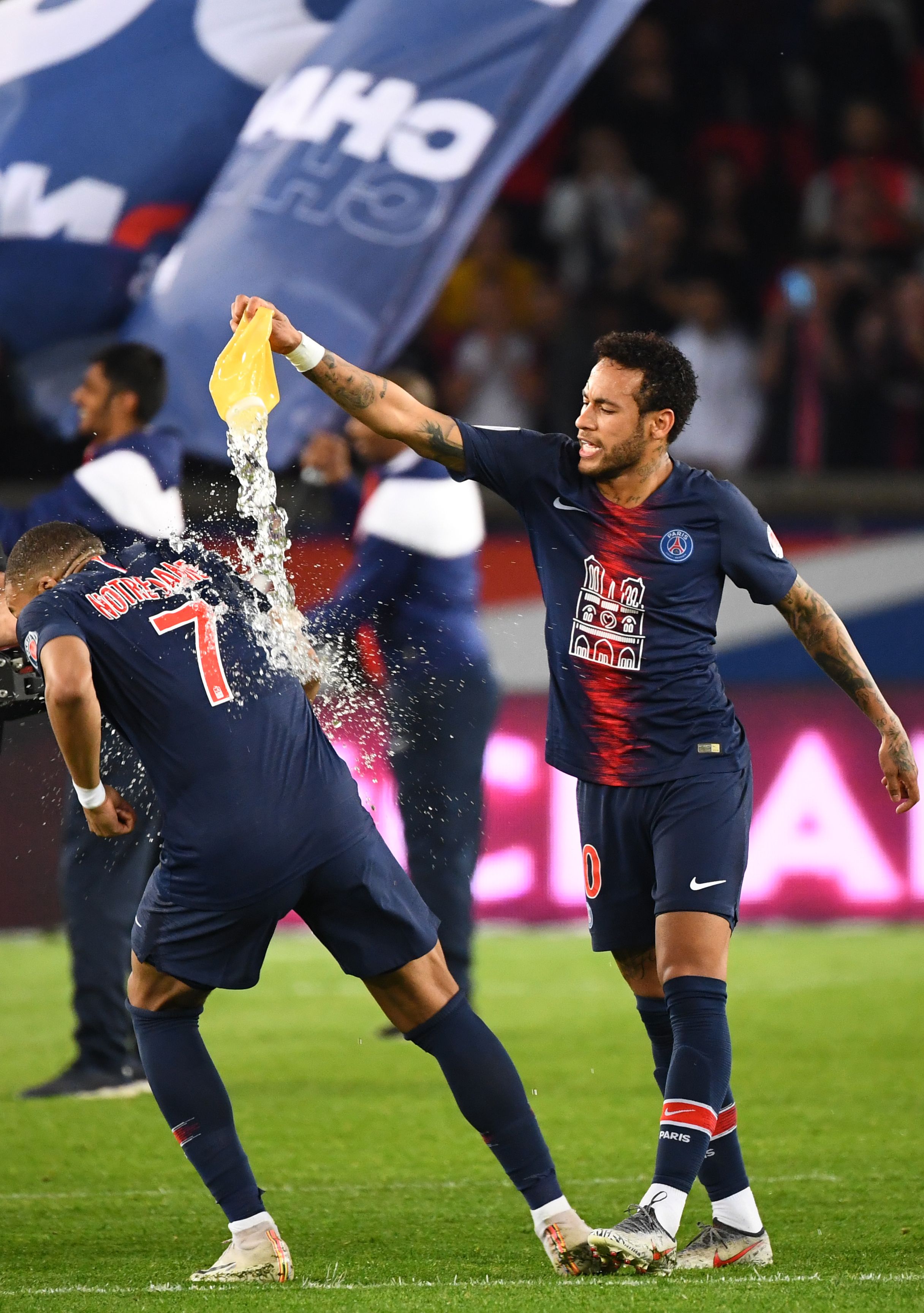 29岁法国女子网球名将转行当“网红模特”，曾因隆胸惹争议（29岁法国女网坛名将转型做网红模特，曾因隆胸手术引发争议）