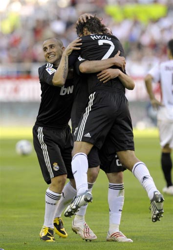 尤文客场3-2博德闪耀，乔纳森-戴维绝杀，奥蓬达、麦肯尼建功（尤文客场3-2险胜博德，乔纳森-戴维读秒绝杀，奥蓬达与麦肯尼建功）