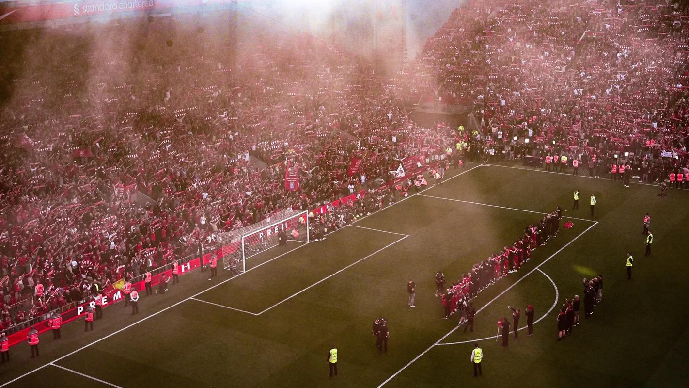 国米vs科莫首发：索默、泽林斯基先发，劳塔罗搭档图拉姆（国际米兰战科莫首发：索默、泽林斯基出战，劳塔罗联手图拉姆）