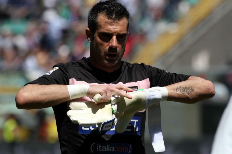 皇家社会迎战吉罗纳：一场关乎生死的西甲保级之战（西甲保级生死战：皇家社会对阵吉罗纳）