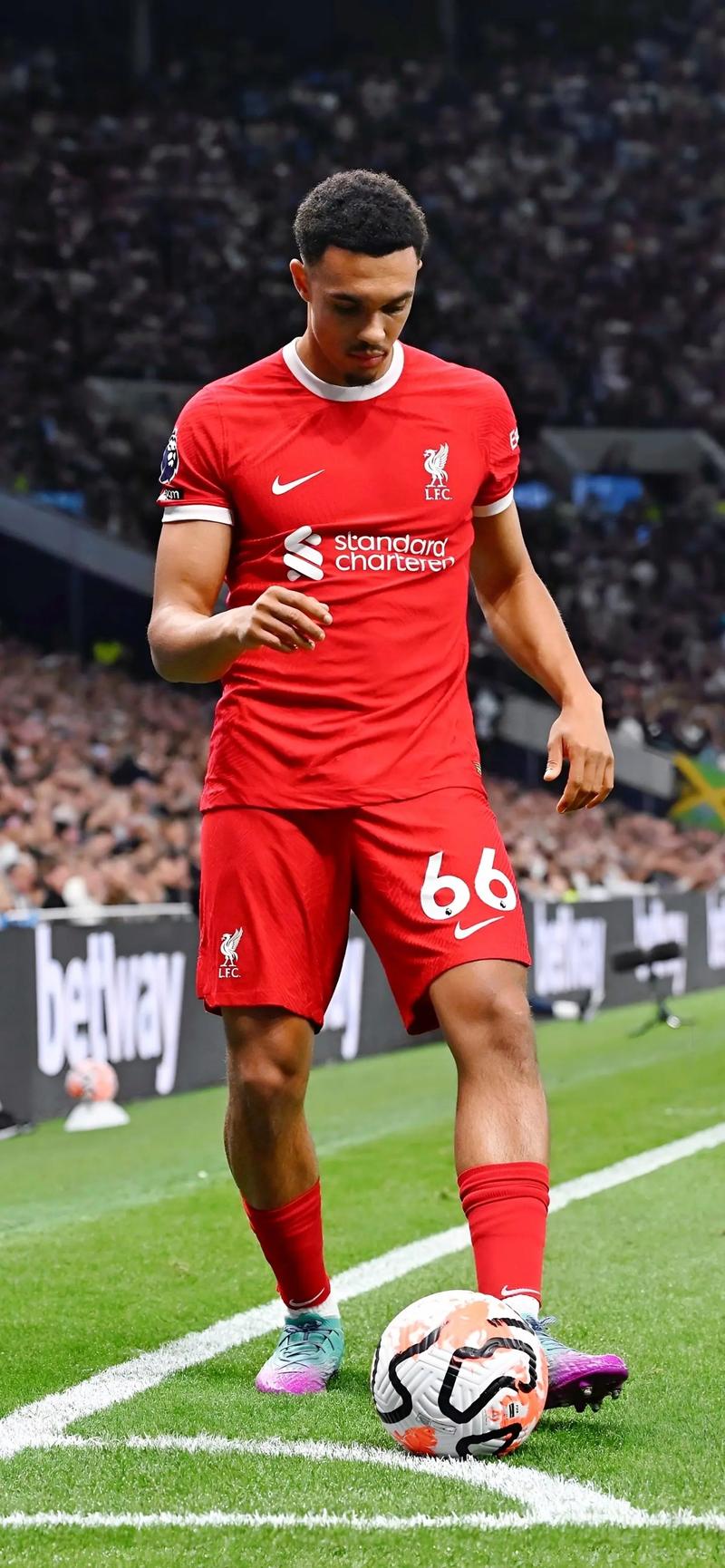 英超第14轮综述：利物浦平局+切尔西爆冷，阿森纳5分领先稳居榜首（英超第14轮：利物浦战平、切尔西爆冷失利，阿森纳以5分优势领跑）