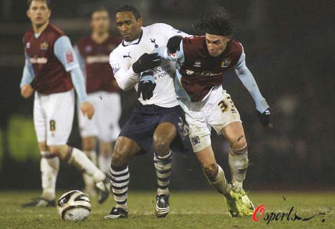 足球周刊：刘若钒曾想回成都却被徐正源拒绝，后获里卡多、穆斯卡特赏识（足球周刊：刘若钒欲回归成都遭徐正源拒绝，后获里卡多与穆斯卡特青睐）