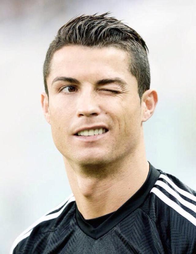 一己之力抹平分差！奎因第三节6中6狂轰21分5助攻（奎因单节神迹：第三节6投全中轰21分5助攻，一人掀起追分潮）