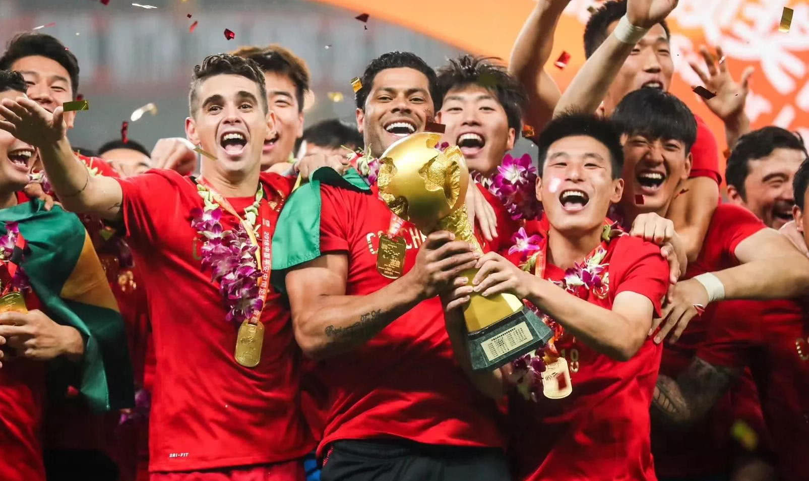 WAZ评沙尔克球员表现：两边翼卫灾难发挥，卡里乌斯超神（WAZ球员评分：沙尔克两翼卫失常，卡里乌斯神勇救主）