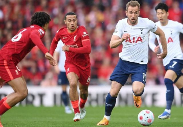 继伊尔马兹之后，奥斯梅恩是第二位欧冠戴帽的加拉塔萨雷球员（奥斯梅恩继伊尔马兹之后，成为加拉塔萨雷欧冠第二位上演帽子戏法的球员）