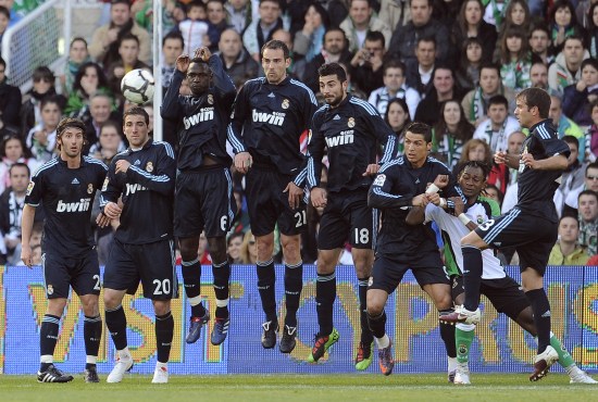 福克斯29+4险胜！灰熊24年选秀捡三宝，合砍60分，难耐杰克逊太软（福克斯29+4险胜！灰熊24届三新秀合砍60分，却无奈小贾伦-杰克逊太软）