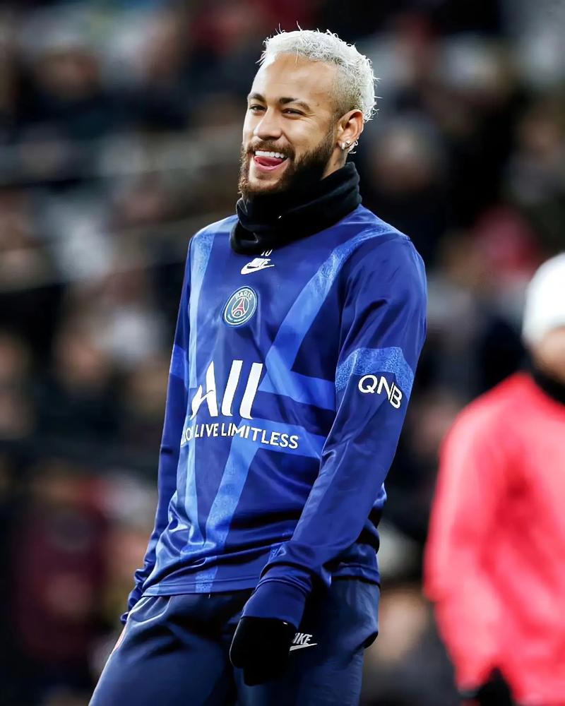 比埃尔霍夫：海外赛对足球发展有帮助，球迷可看到喜欢的球星（比埃尔霍夫：海外办赛助力足球发展，球迷更易见到心仪球星）