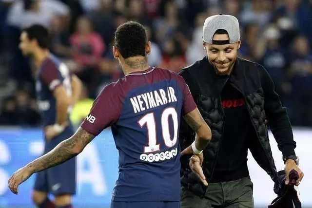 全市场：戴维表现未达尤文预期，米兰、热刺和切尔西对他感兴趣（全市场：戴维表现难达尤文预期，米兰、热刺与切尔西有意）